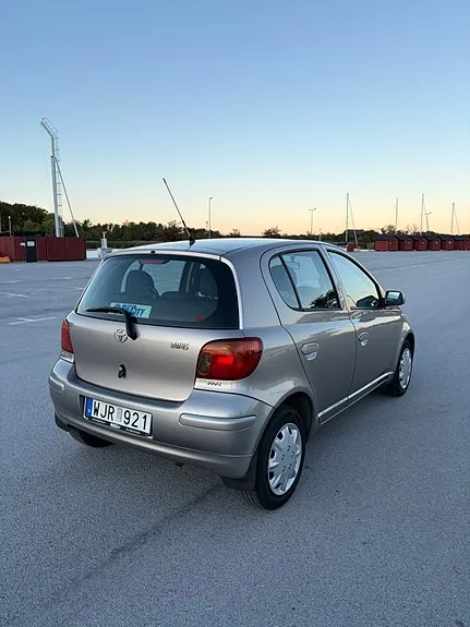 Toyota Yaris 2004 photo 3