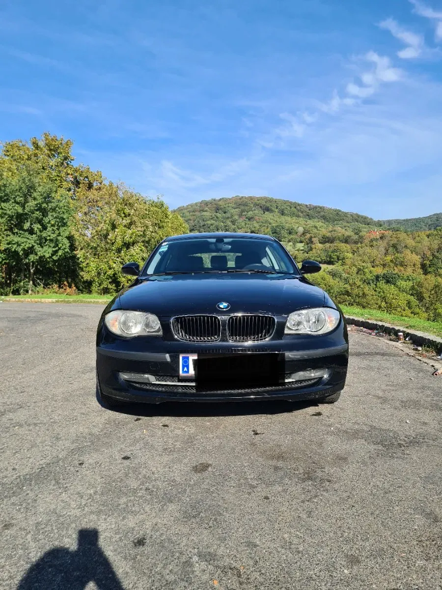 BMW 1 Series 2009 photo 2
