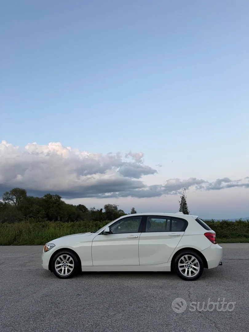 BMW 116I 2011 photo 2
