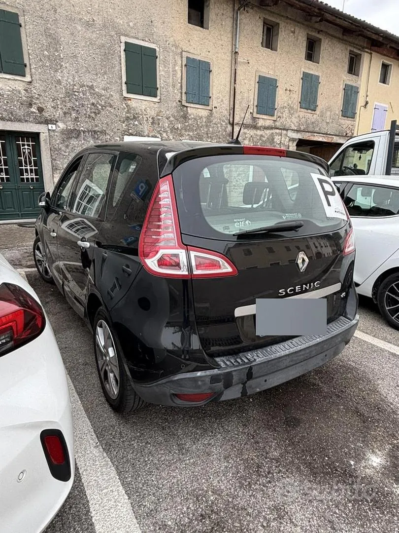 Renault Scenic 2011 photo 2