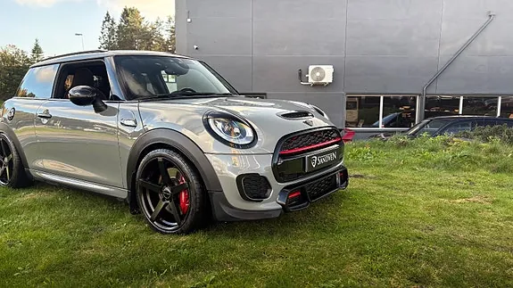 Mini John Cooper Works 2017 photo 2