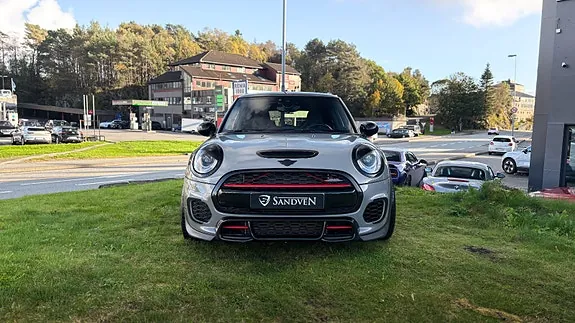 Mini John Cooper Works 2017 photo 3