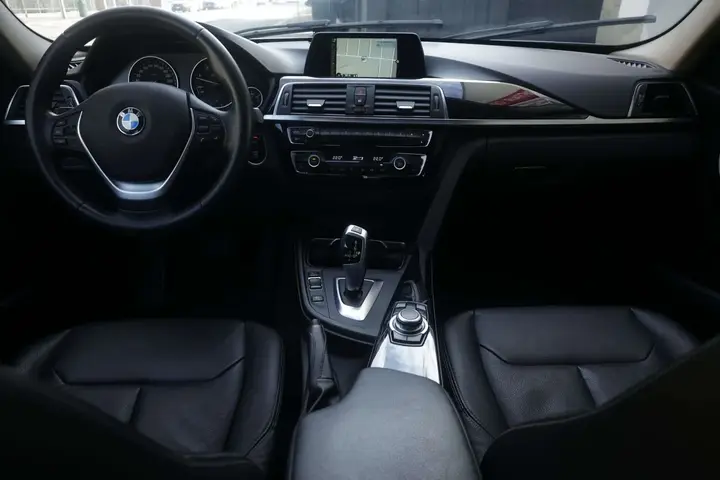 BMW 318D 2017 photo 2