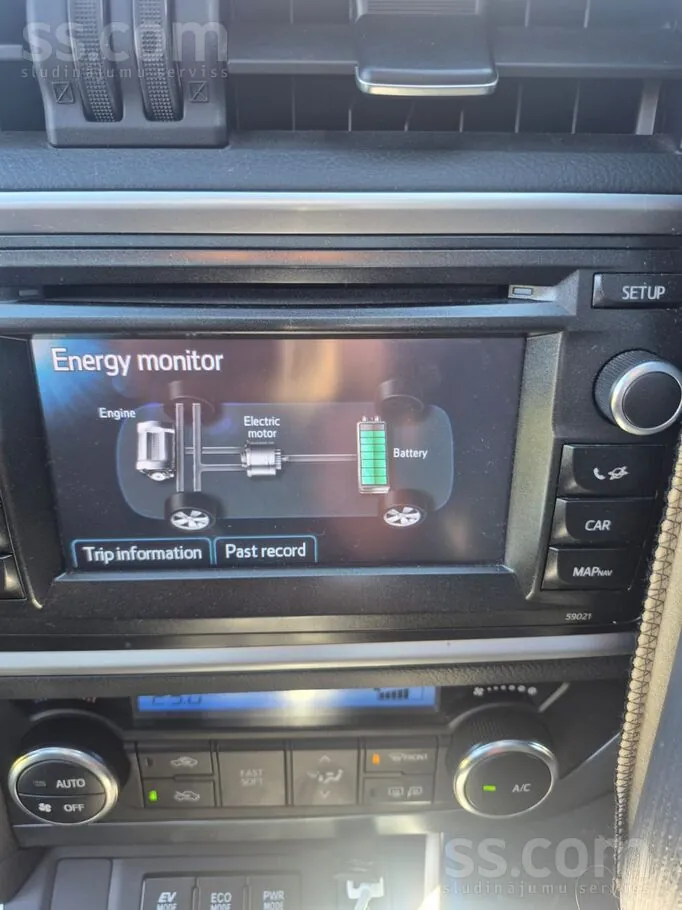 Toyota Auris 2014 photo 2