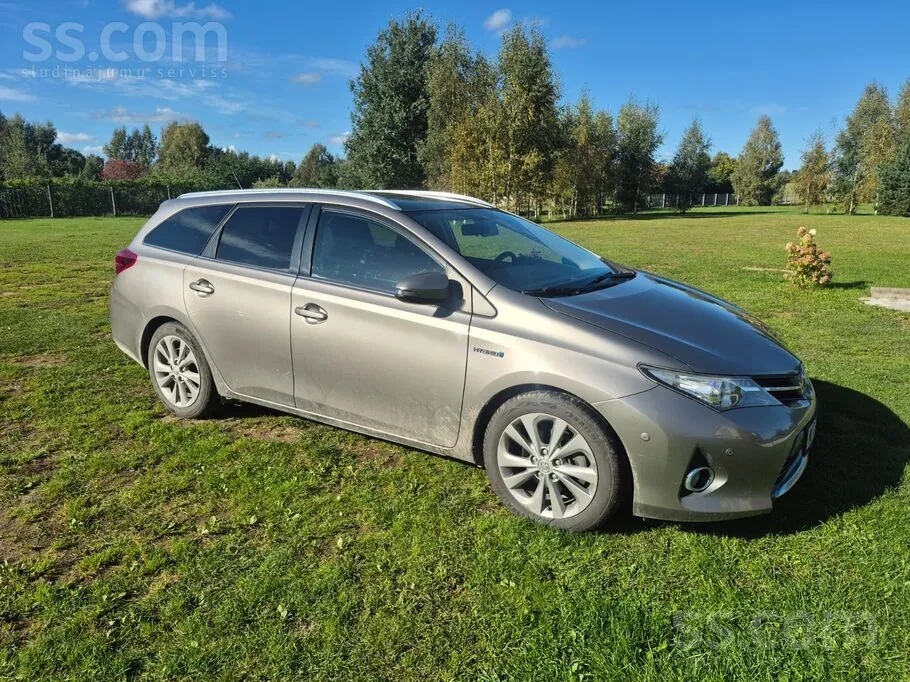 Toyota Auris 2014 photo 3