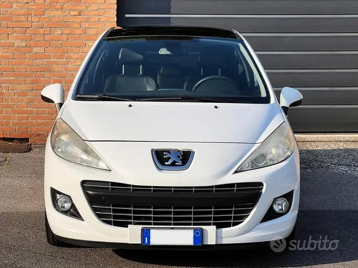 Peugeot 207 2011 photo 2