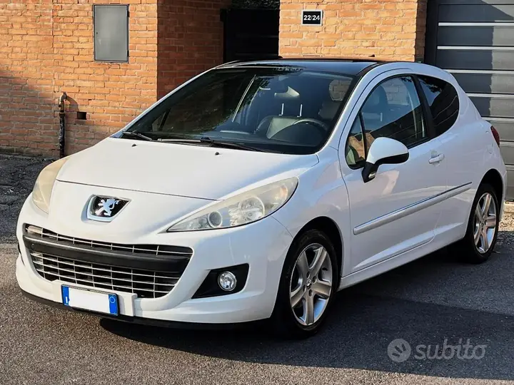 Peugeot 207 2011 photo 3