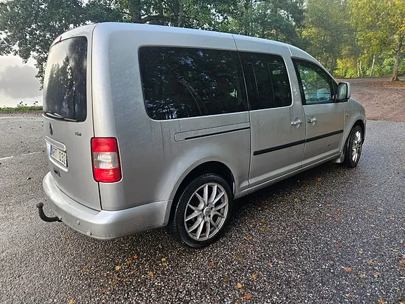 Volkswagen Caddy Maxi 2010 photo 2