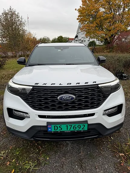 Ford Explorer 2022 photo 2