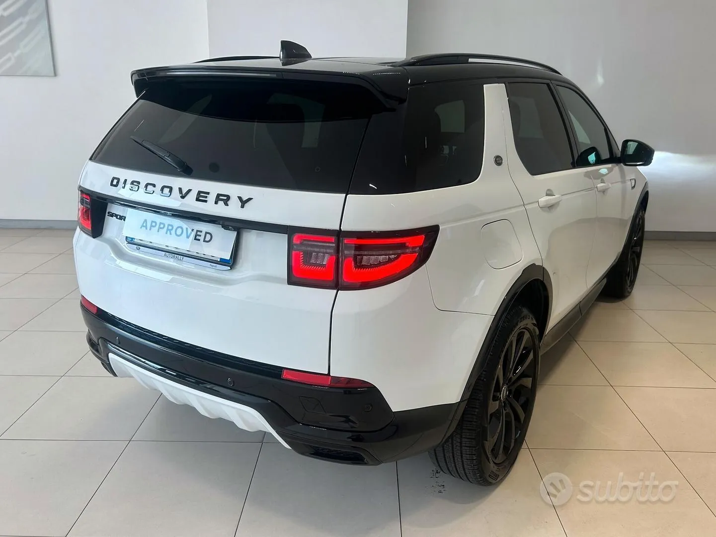Land Rover Discovery Sport 2024 photo 2