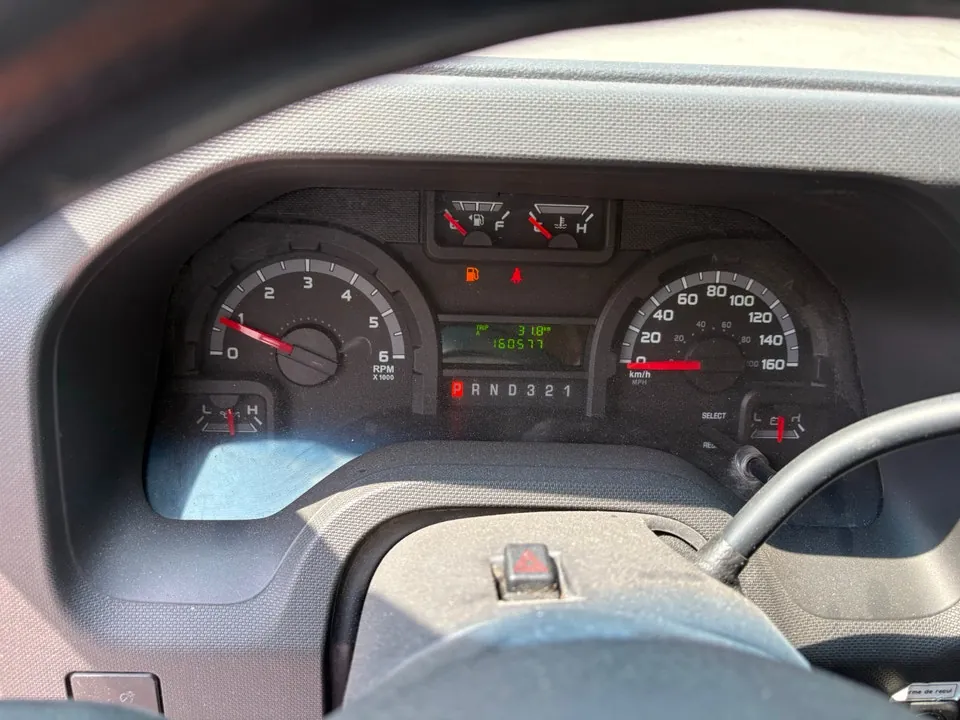 Ford E-450 2013 photo 2
