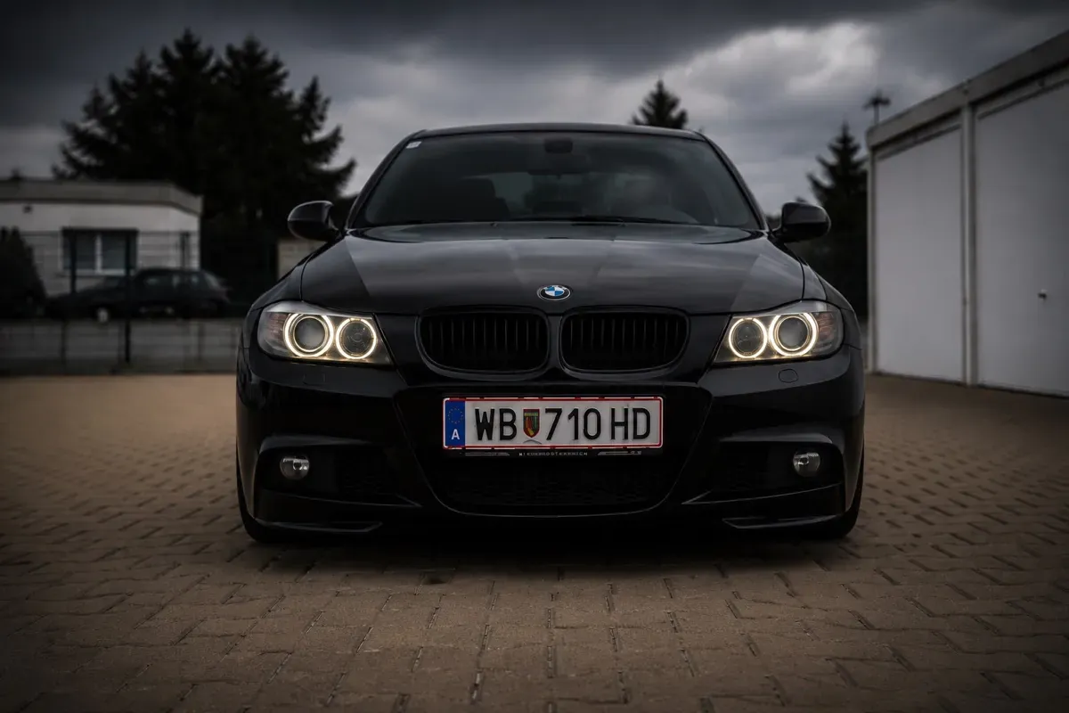 BMW 3 Series 2011 photo 2