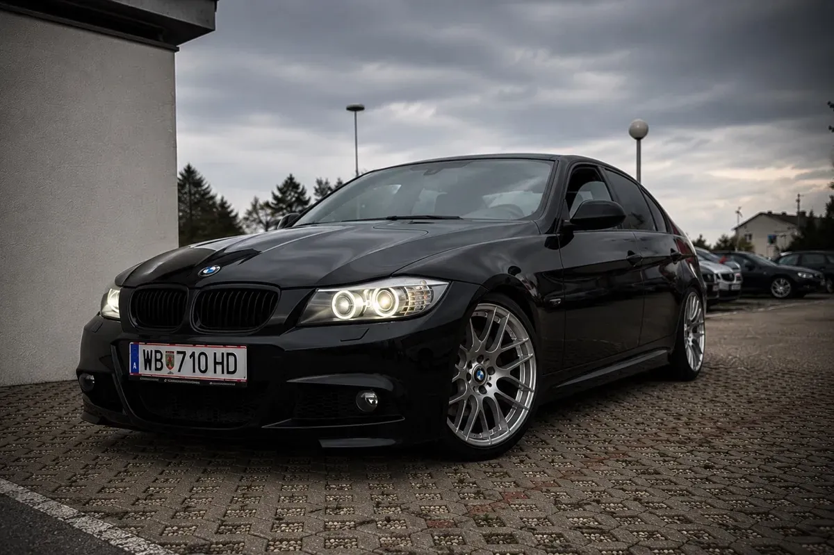 BMW 3 Series 2011 photo 3