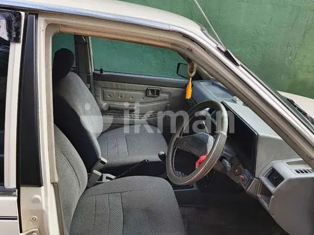 Nissan Sunny 1985 photo 4