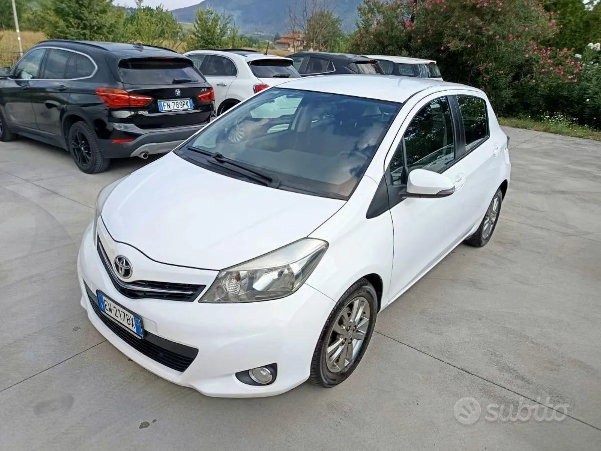 Toyota Yaris 2014 photo 2