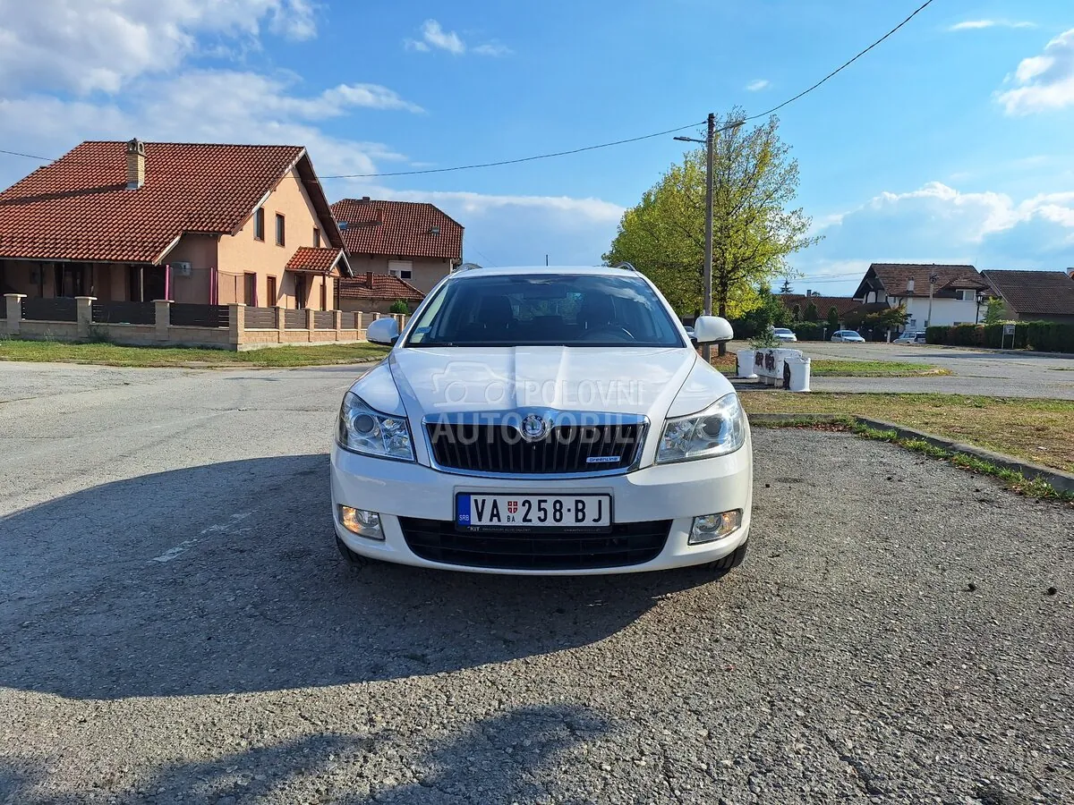 Skoda Octavia 2012 photo 2