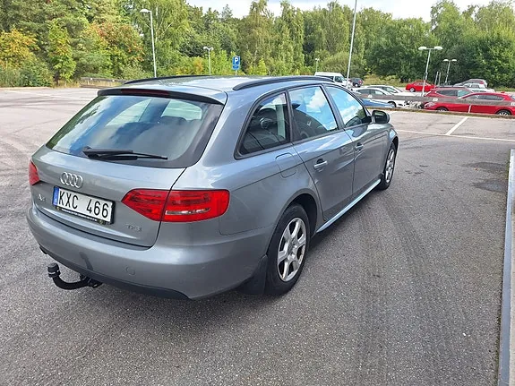 Audi A4 2011 photo 3