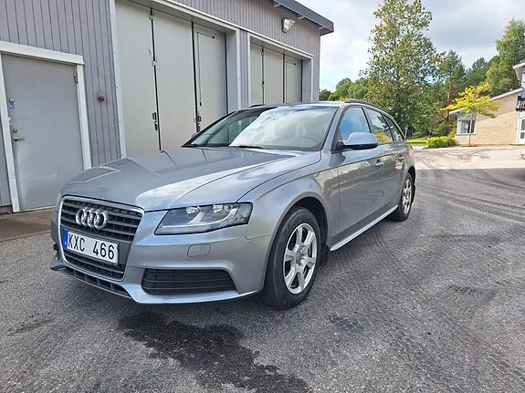 Audi A4 2011 photo 2
