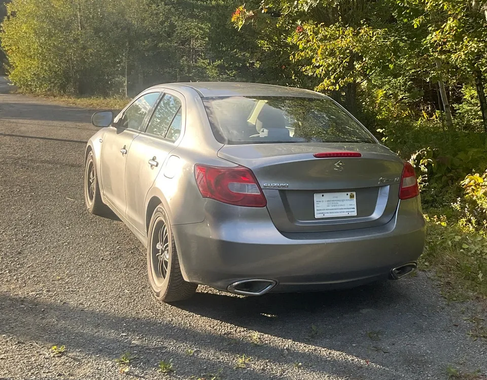 Suzuki Kizashi 2011 photo 3