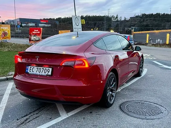 Tesla Model 3 2021 photo 2