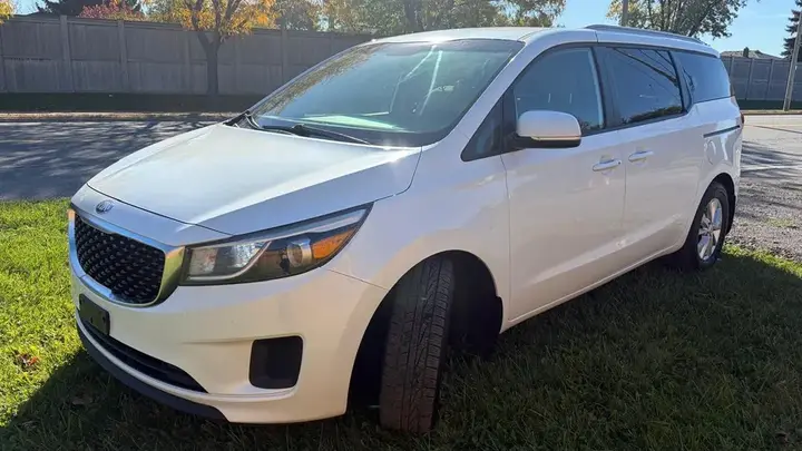 Kia Sedona 2017 photo 3