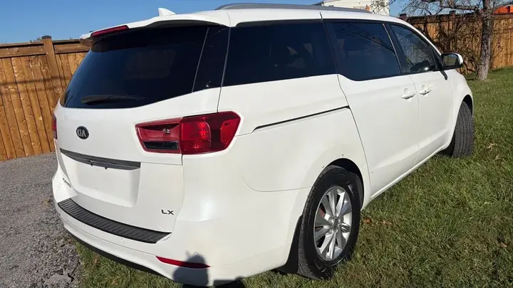 Kia Sedona 2017 photo 4