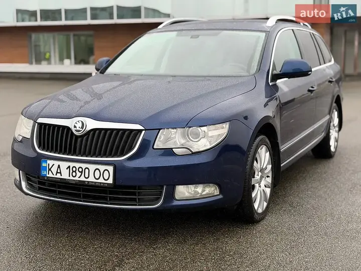 Skoda Superb 2010 photo 4