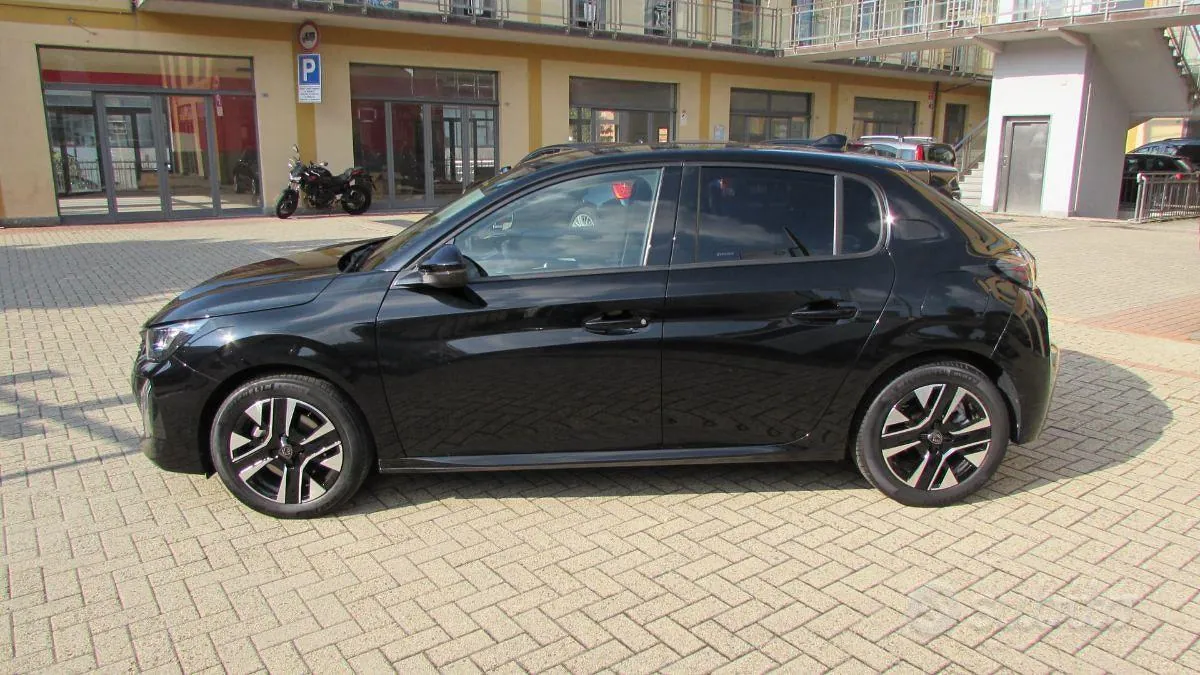 Peugeot 208 2024 photo 2