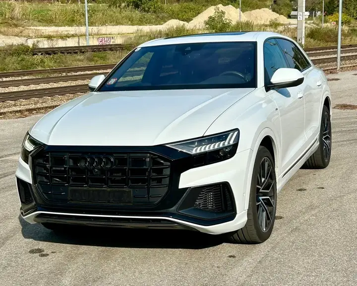 Audi Q8 2021 photo 2