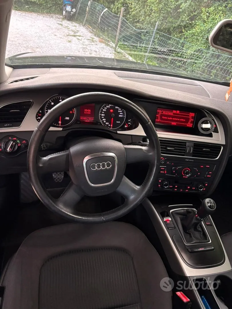 Audi A4 2010 photo 4