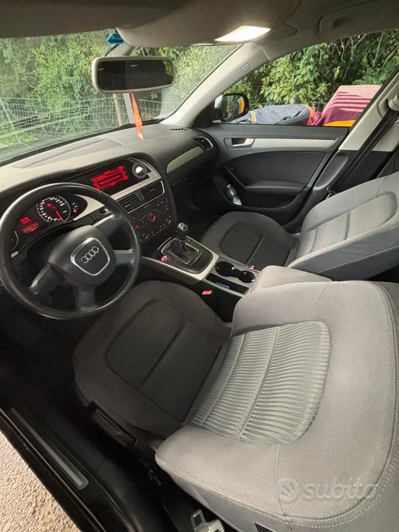 Audi A4 2010 photo 5