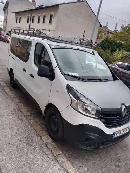 Renault Trafic 2015 photo 2