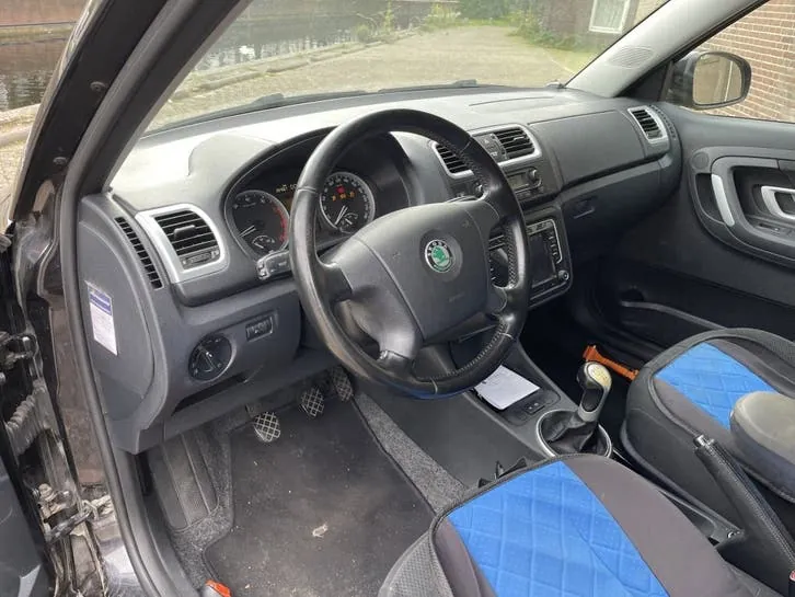 Skoda Fabia 2008 photo 3