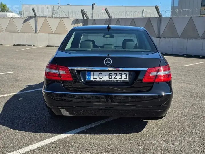Mercedes-Benz E250 2010 photo 4