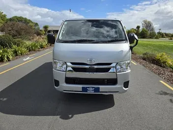 Toyota Hiace 2022 photo 3
