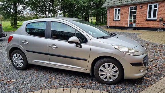 Peugeot 207 2006 photo 2