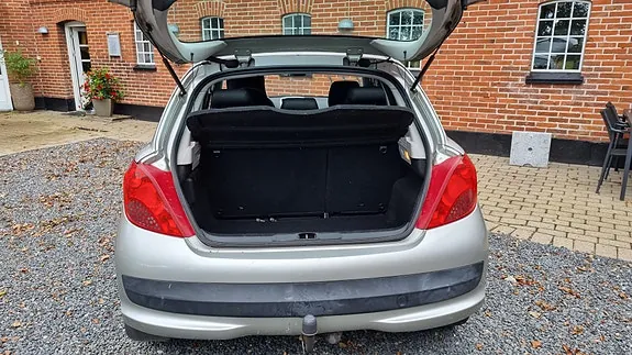 Peugeot 207 2006 photo 5