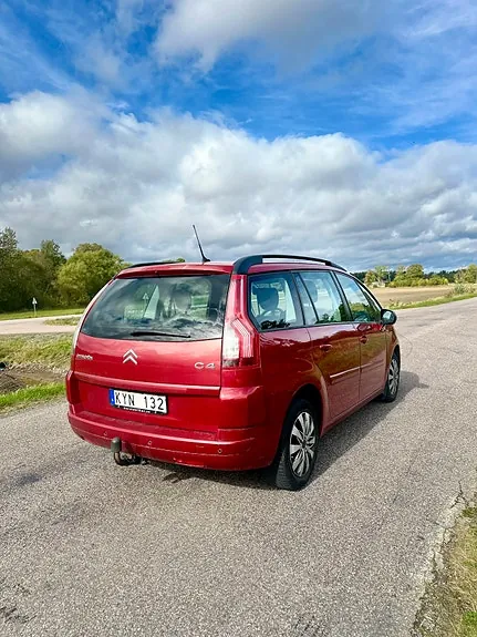 Citroen Grand C4 Picasso 2010 photo 2