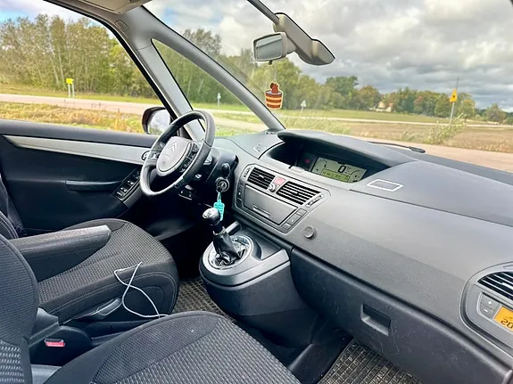 Citroen Grand C4 Picasso 2010 photo 4