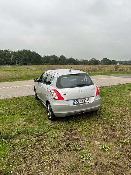 Suzuki Swift 2010 photo 3