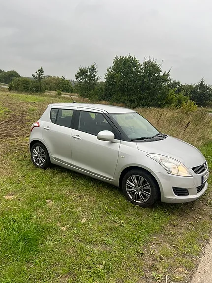 Suzuki Swift 2010 photo 2