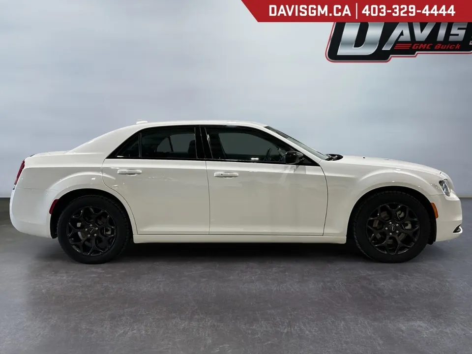 Chrysler 300 2023 photo 4