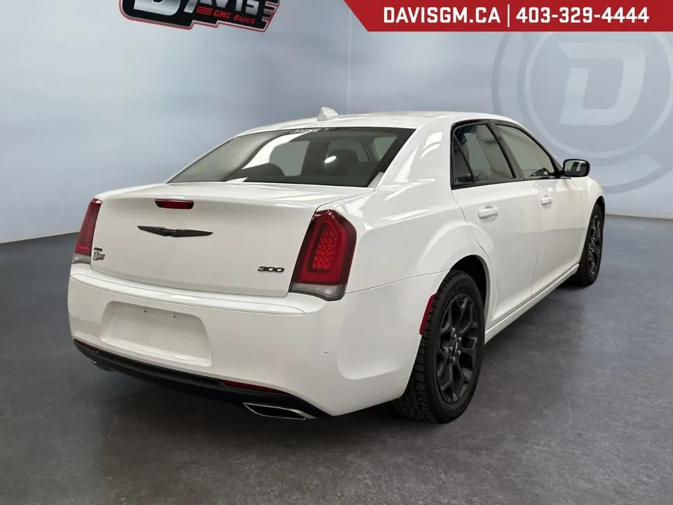 Chrysler 300 2023 photo 5