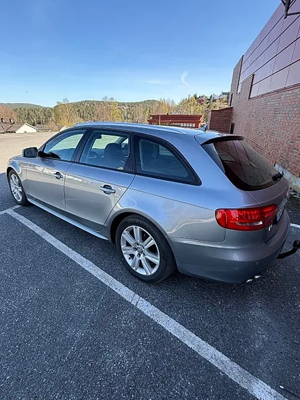 Audi A4 2012 photo 2