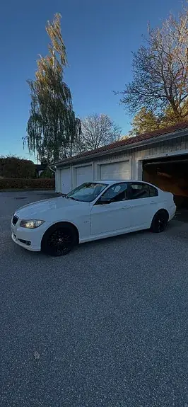 BMW 318D 2011 photo 2