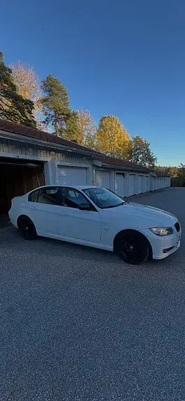 BMW 318D 2011 photo 3