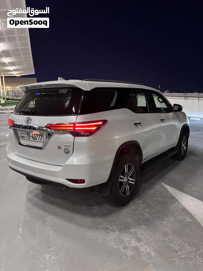 Toyota Fortuner 2023 photo 4