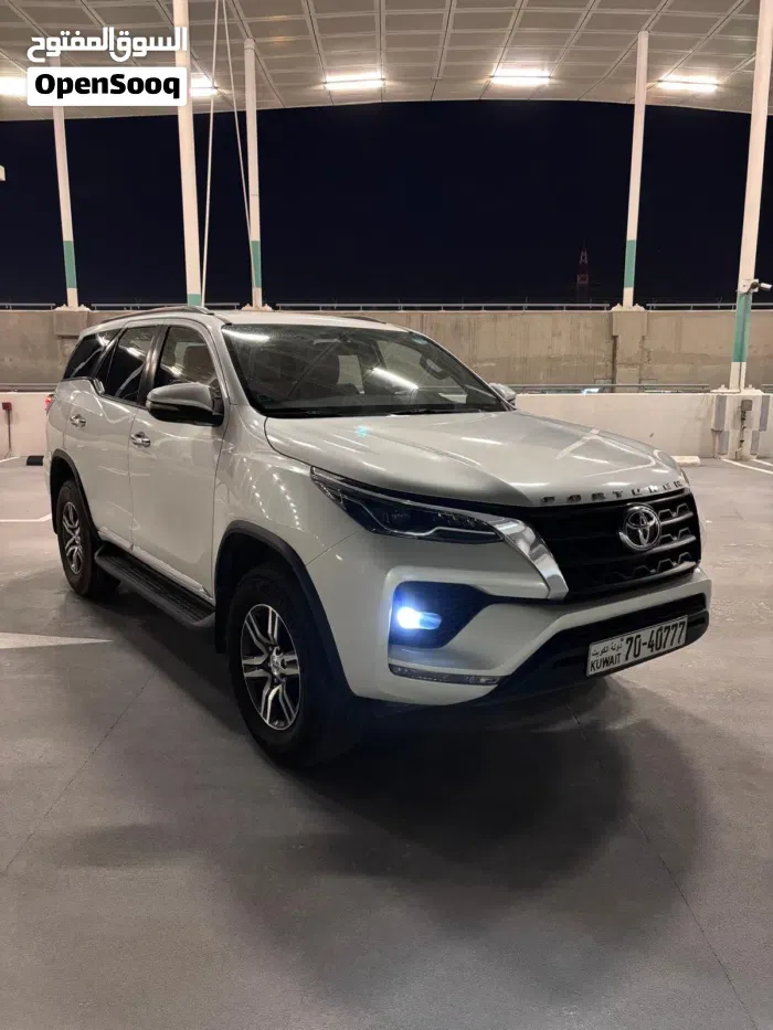 Toyota Fortuner 2023 photo 3