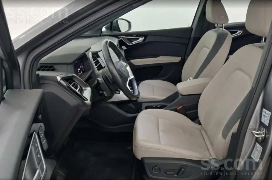 Audi Q4 2023 photo 3