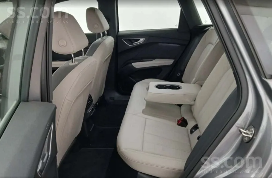 Audi Q4 2023 photo 2